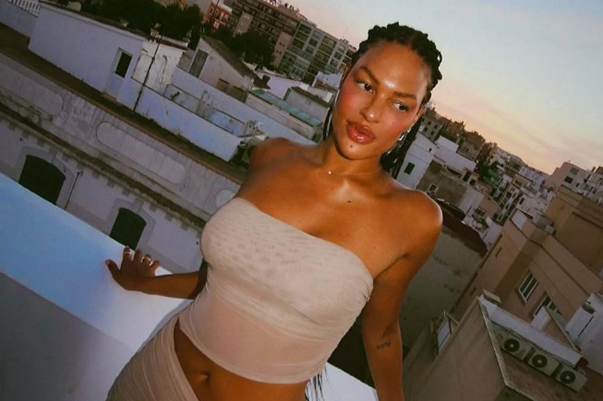 Liz Cambage’s Stunning Photos, OnlyFans Triumph, and Flirty Kevin Durant Rumors!