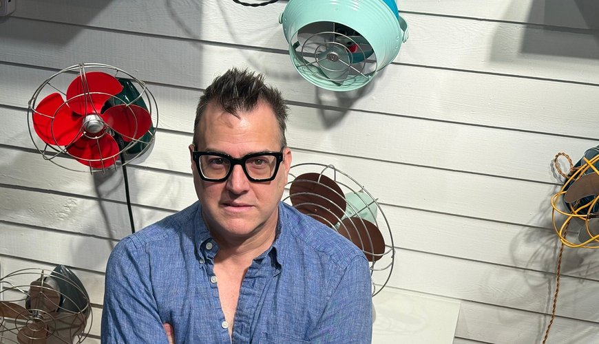 Coolest Exhibit in Town: Jack Jiggles’ ‘Only Fans’ Vintage Fan Showcase in Athens!