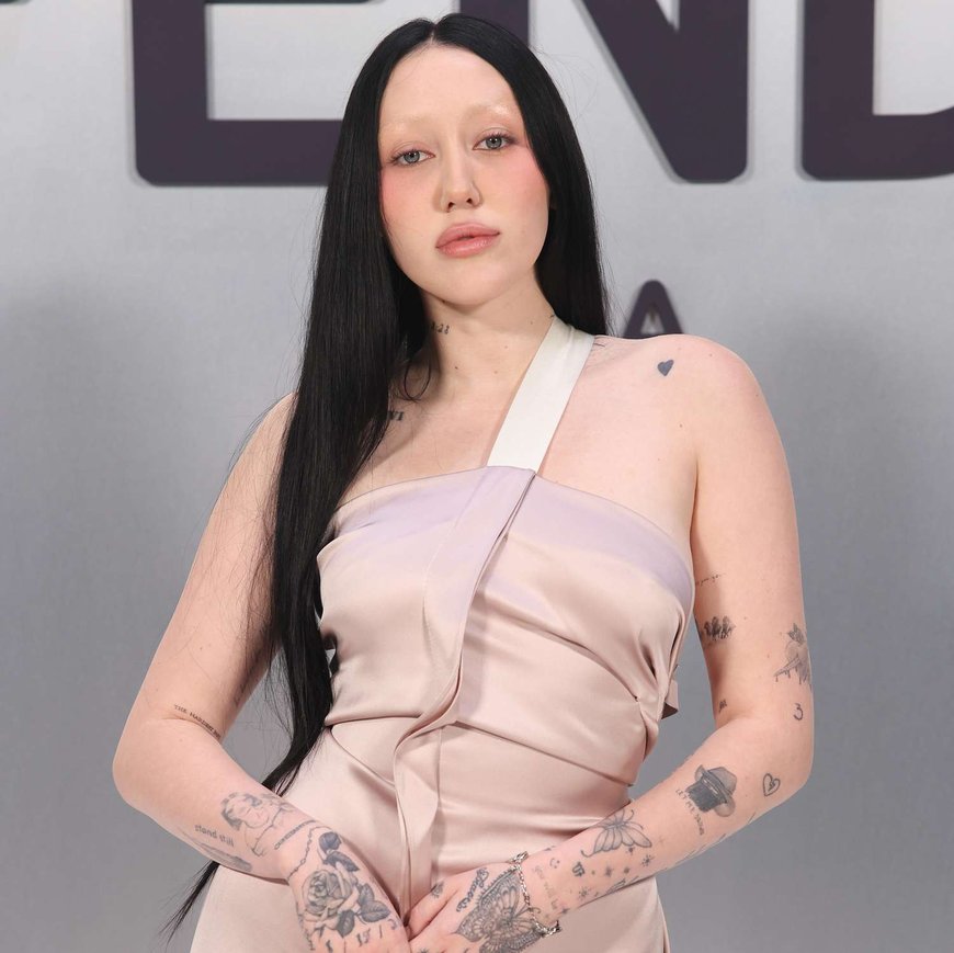 Noah Cyrus Singer