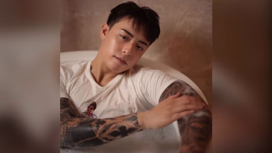 Titus Low Onlyfans Model