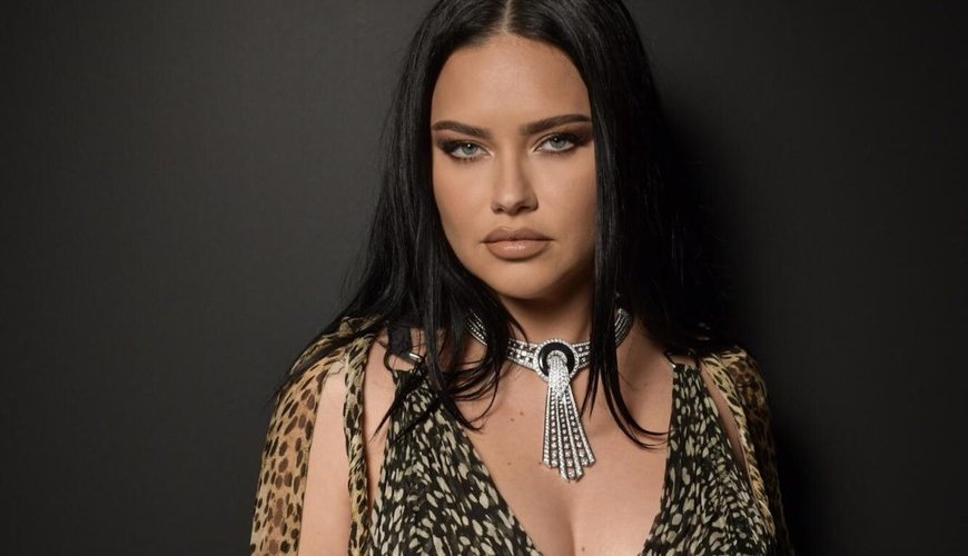 Adriana Lima Reunites with Victoria’s Secret and Her Mini-Me Daughters