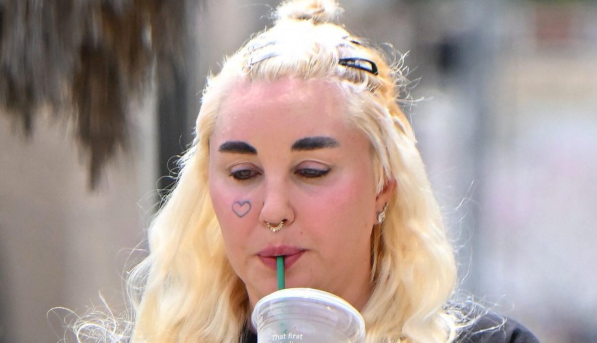 Amanda Bynes Sets the Stage for a Musical Comeback