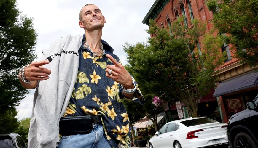 Auburn's 'Ladies Man' Tony Johns: Charismatic Star or Controversial Figure?