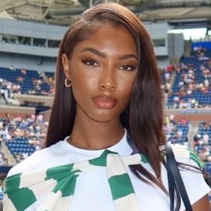 AI Photo Controversy: Model Accuses Influencer of Dishonesty