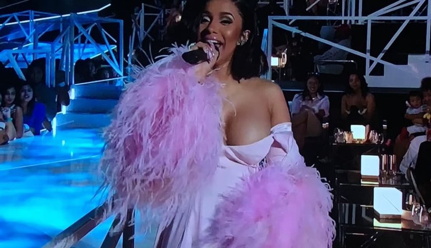 Cardi B suffers nip slip live at the 2017 VMAs