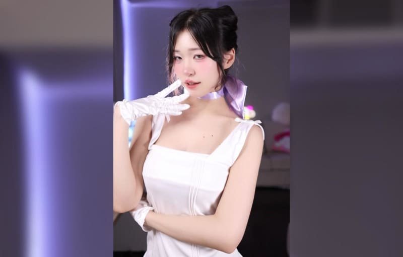 Cosplayer Meriol Chan: From Passionate Hobbyist to OnlyFans Powerhouse