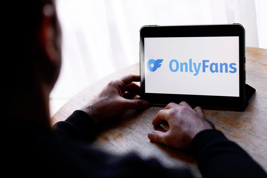 Dear Vix: Help! My Girlfriend’s on OnlyFans and I’m Losing It!