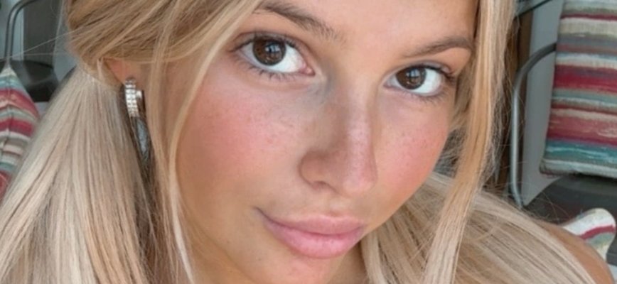 Emily Trapp Embraces Freedom with Bikini Top Removal in Sun-Kissed Video