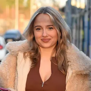 Emmerdale's Mia Winward-Dunn Flaunts Baby Bump Amid Family Drama