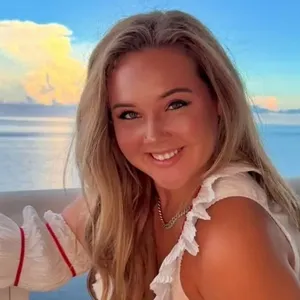 Ex-Cheerleader Miami Macy Bends Her Way to a Fortune with Unbelievable Flexibility