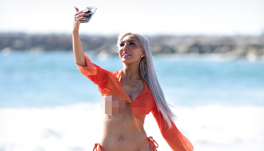 Farrah Abraham’s Beach Day Turns Heads with Near Wardrobe Slip!