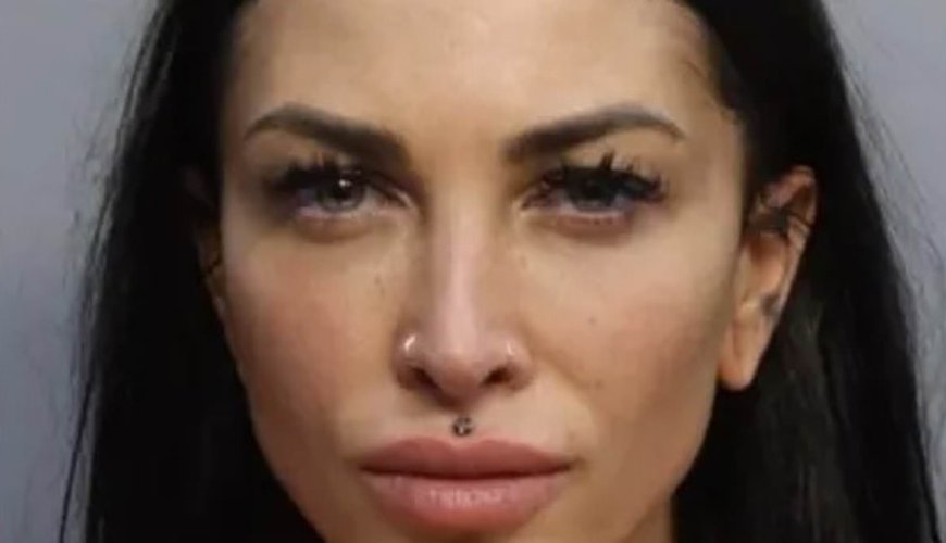 Daring Divas: Internet Stars Dazzle with Splits After Plane Ejection