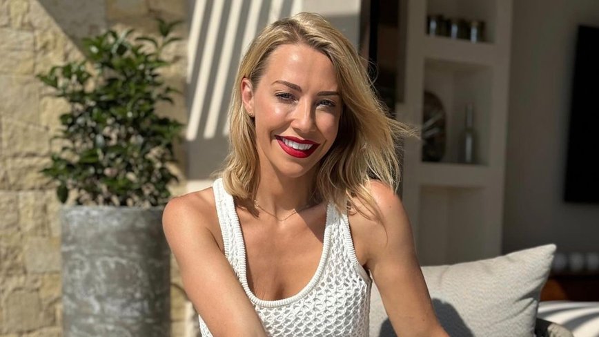 Laura Hamilton Shuts Down Foot Fetish Comments with Grace