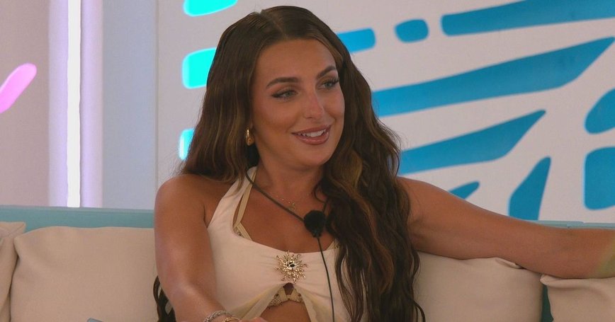 Love Island Bombshell Toni’s Steamy Confession: Public Threesome with NFL Star and Adult Film Icon!