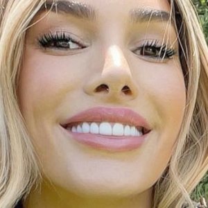Lyna Perez's Daring Braless Look Captivates Fans with 220K Likes