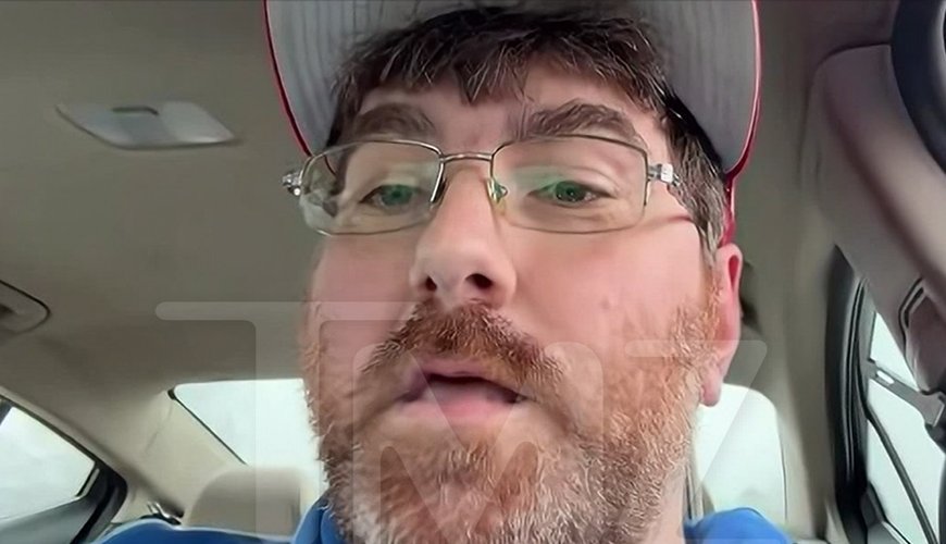 Meet the Man Who Claims to Hold the World's Smallest Record