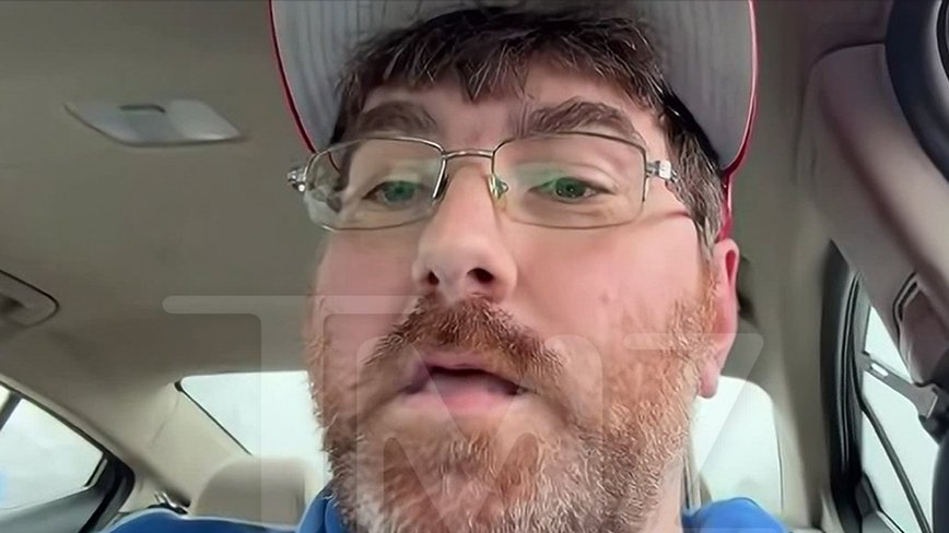 Meet the Man Who Claims to Hold the World's Smallest Record