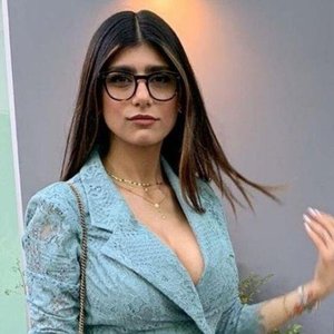 Mia Khalifa Speaks Out Against Israel's Actions in Lebanon: A Tearful Plea
