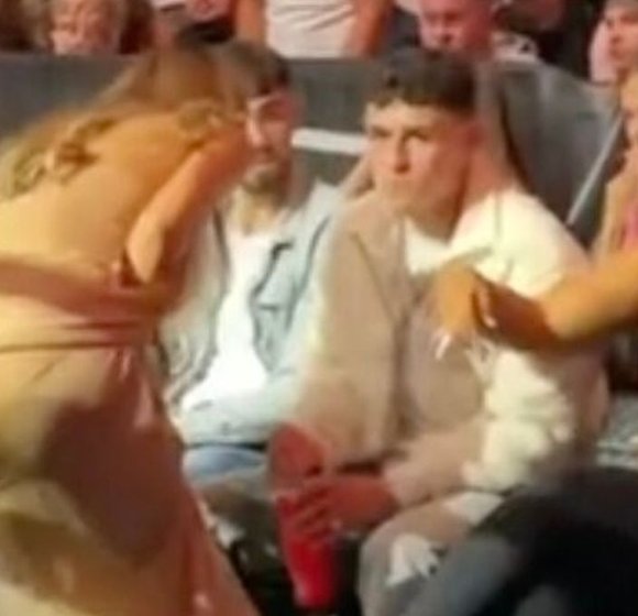 Phil Foden's Girlfriend Blocks Adult Star's Selfie Attempt – Sparks Online Buzz
