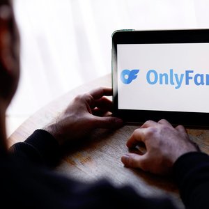 OnlyFans Faces Class Action Drama: Allegations of Model Impersonation