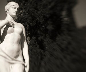 The Glitter and Grit of OnlyFans: What Lies Beneath the Glamour