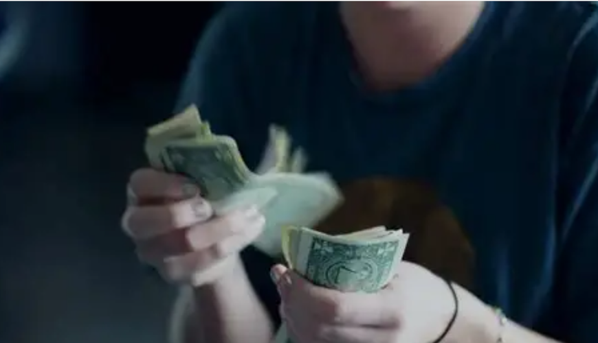 OnlyFans Model's Christmas Comeback: From Family Snub to Festive Reinvite