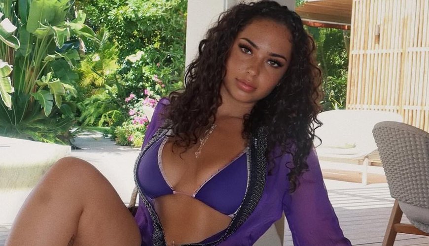 Glamorous Twist: OnlyFans Model Ash Kaashh Caught in NFL Love Triangle