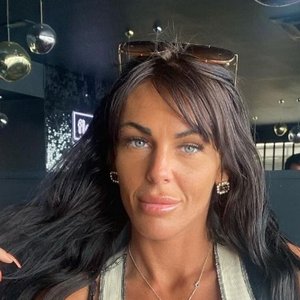 Fiery OnlyFans Model Threatens Builder with Machete Over Flooring Dispute