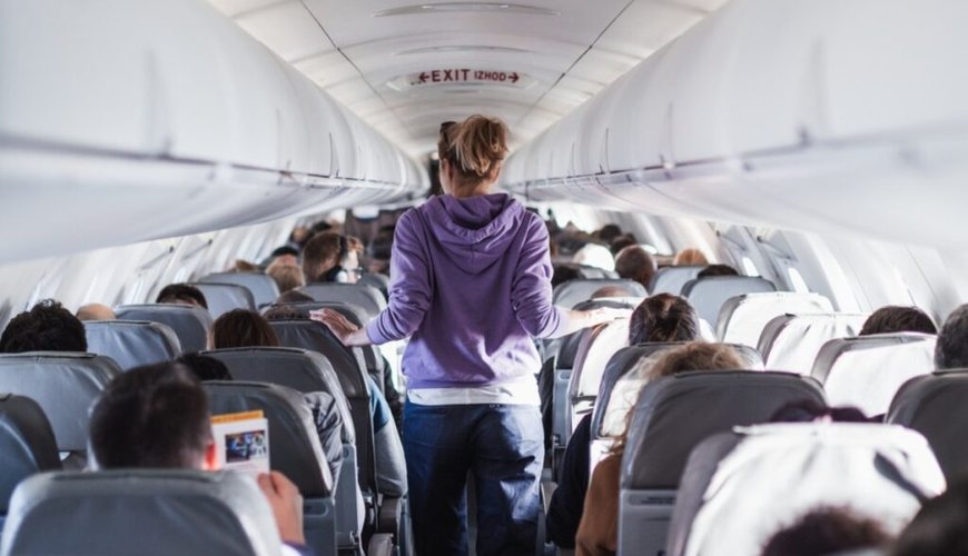 OnlyFans Models Cause a Stir on LA-Miami Flight with Seat Snatch and Splits