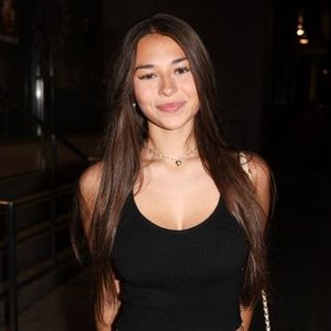 Sophie Rain's AI Adventure: OnlyFans Star Dares Grok to Dress Her Modestly