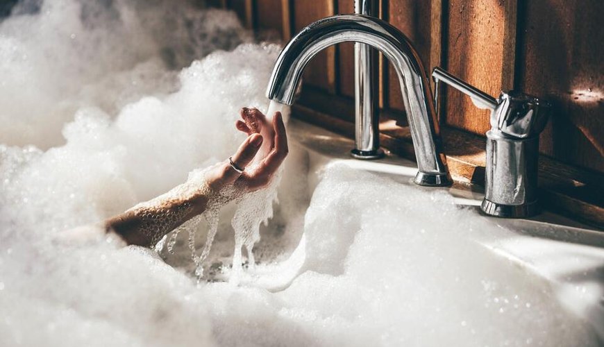 OnlyFans Sensation Natalie Reynolds Under Fire for Selling Bathwater – Investigation Underway?