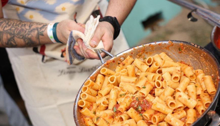 OnlyFans Sensation Skylar Mae Serves Up Pasta with a Side of Class!