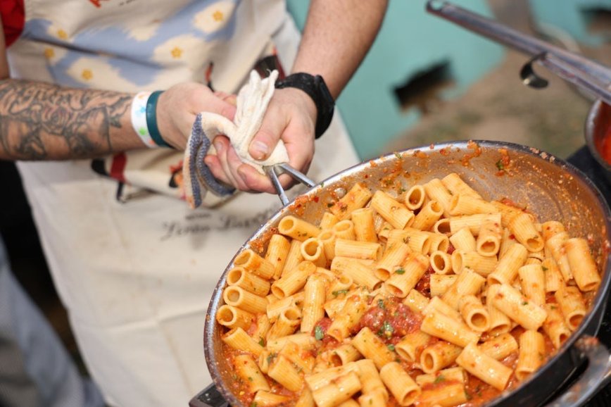 OnlyFans Sensation Skylar Mae Serves Up Pasta with a Side of Class!