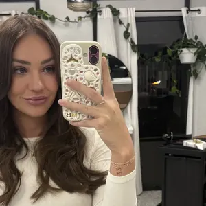 OnlyFans Bombshell: Stepdad Unmasked and the Astonishing Earnings That Followed