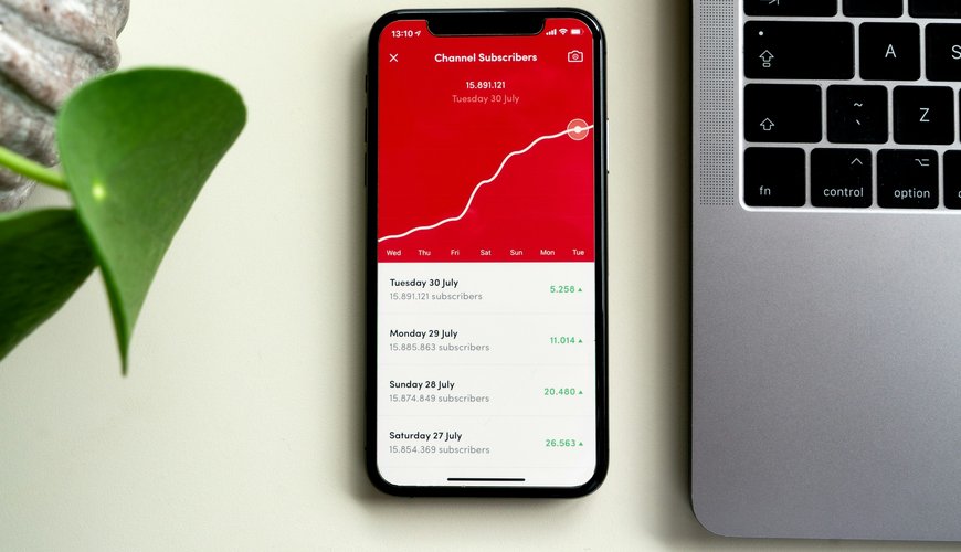 Unveiling OnlyFans 2025: Traffic, Earnings, and Gender Income Splits