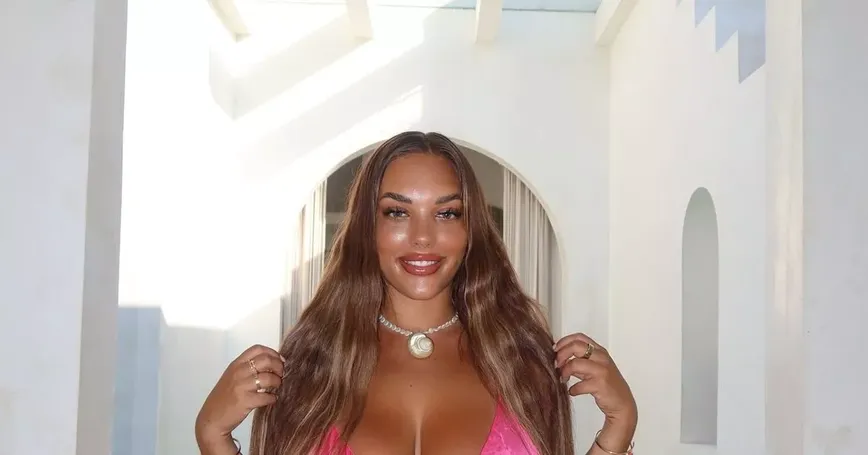 From Cabin Crew to Six-Figure Star: Alanna Pow’s Jaw-Dropping Career Switch!