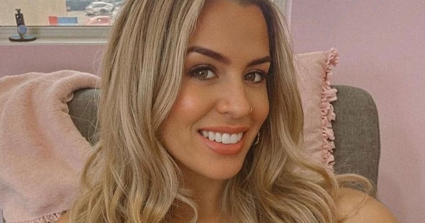 Australian Mom Faces Backlash After Ditching Banking for OnlyFans Stardom