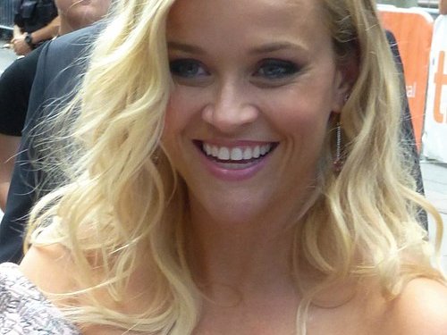Reese Witherspoon (29144489784) (cropped).jpg