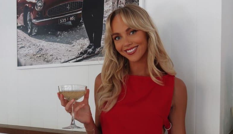 Annie Knight Charges $1,700 for Exclusive 'Confidence-Boosting' Date Experience