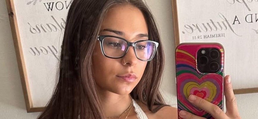 Sophie Rain's Sizzling Snap Reignites Fan Frenzy and Sparks Debate