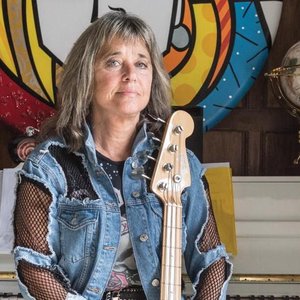 Suzi Quatro's Surprising Driving Secret: A Glam Rock Legend's UK Misadventure
