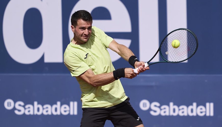 Tennis Star Pedro Martínez Heats Up OnlyFans with Behind-the-Scenes Access!