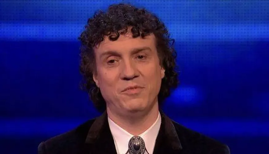 Can You Beat The Menace? Darragh Ennis Drops a Tricky Old-School Music Quiz!