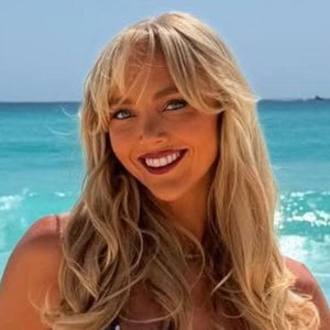 Sizzling Style: Annie Knight's Hottest Bikini Moments