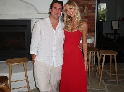 Annie Knight's Bridal Drama: Why Friends Backed Out of Her Wedding