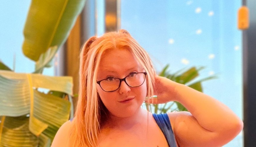 Social Media Showdown: Tianna Moon's Natural 32OO Curves Spark Controversy