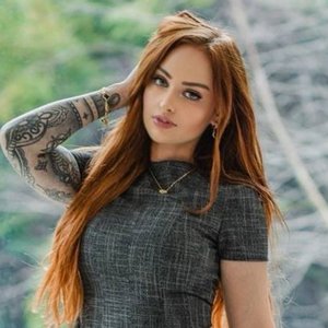 Meet the Virtual Girlfriend Cashing In on Love Without Leaving Home