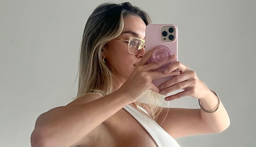 Kayla Simmons Dazzles Fans with Sizzling Instagram Snap