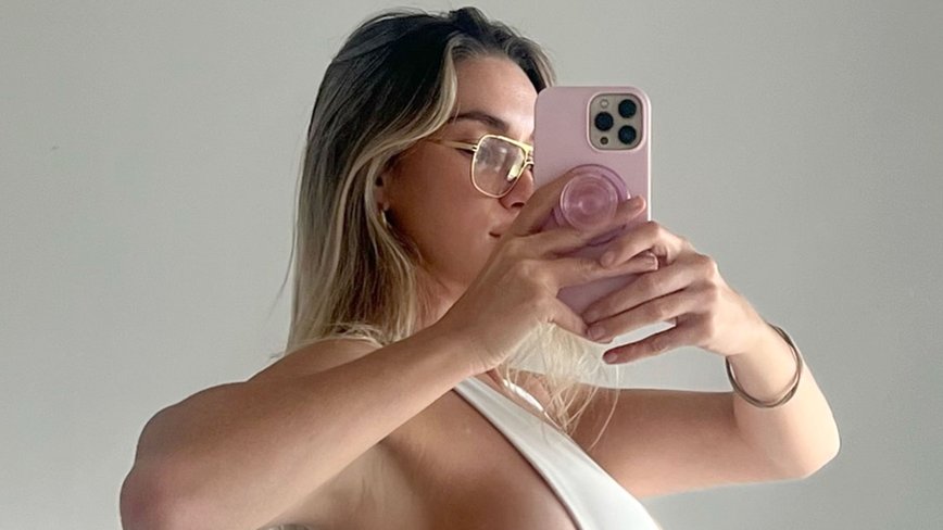 Kayla Simmons Dazzles Fans with Sizzling Instagram Snap